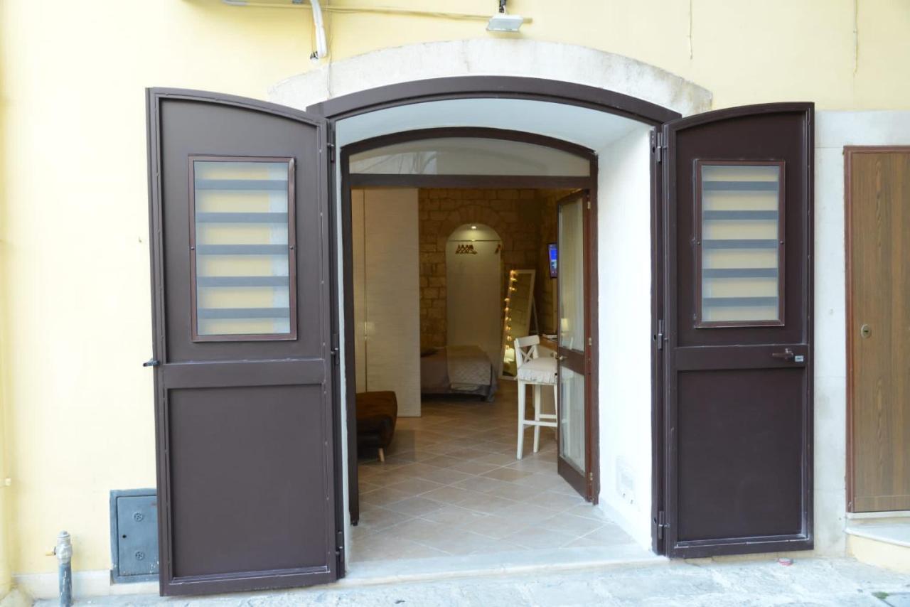 Bed and Breakfast La Stanza Bari Esterno foto